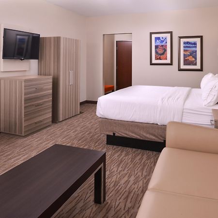 Holiday Inn Express & Suites Williams By Ihg Exterior photo