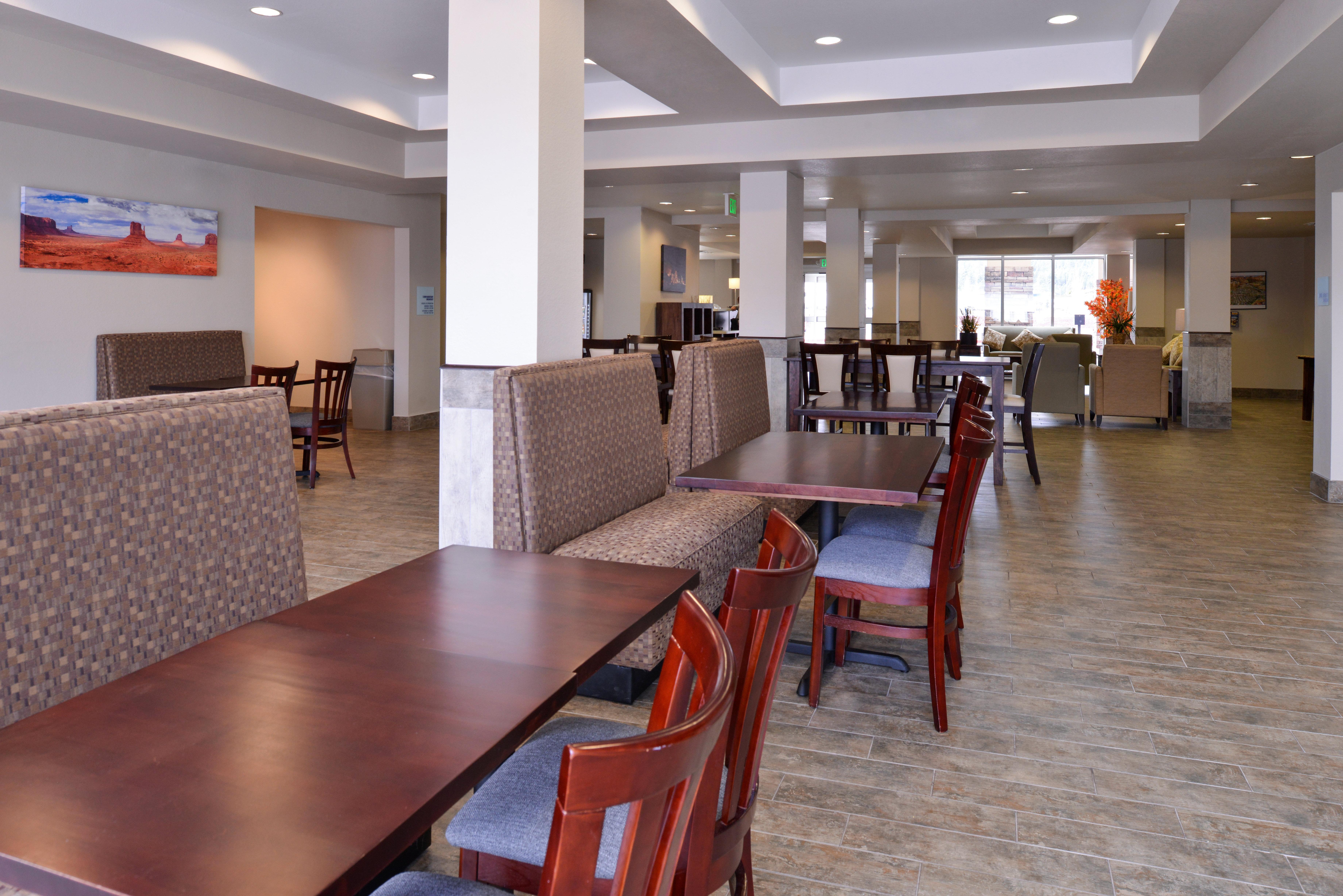 Holiday Inn Express & Suites Williams By Ihg Exterior photo