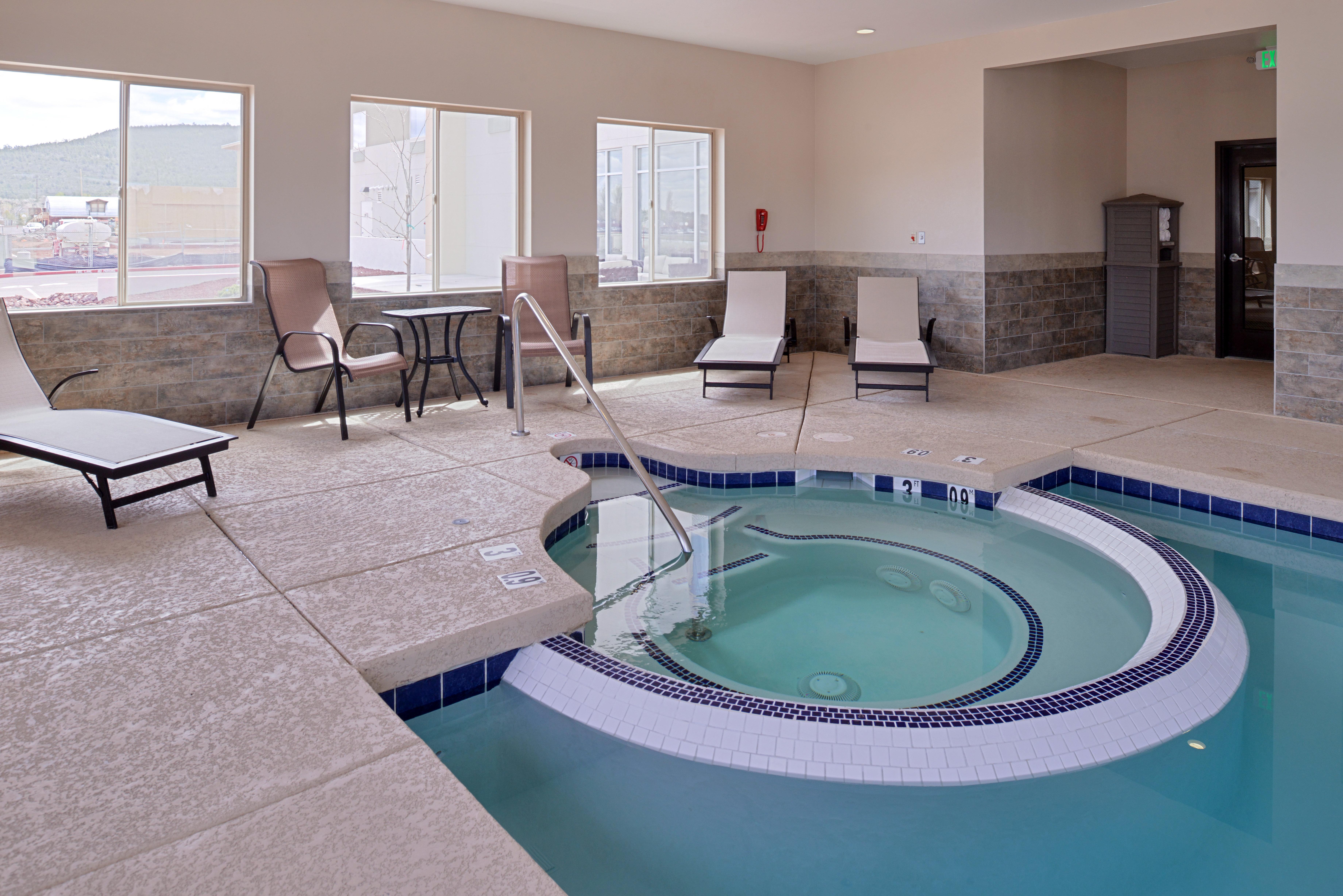 Holiday Inn Express & Suites Williams By Ihg Exterior photo