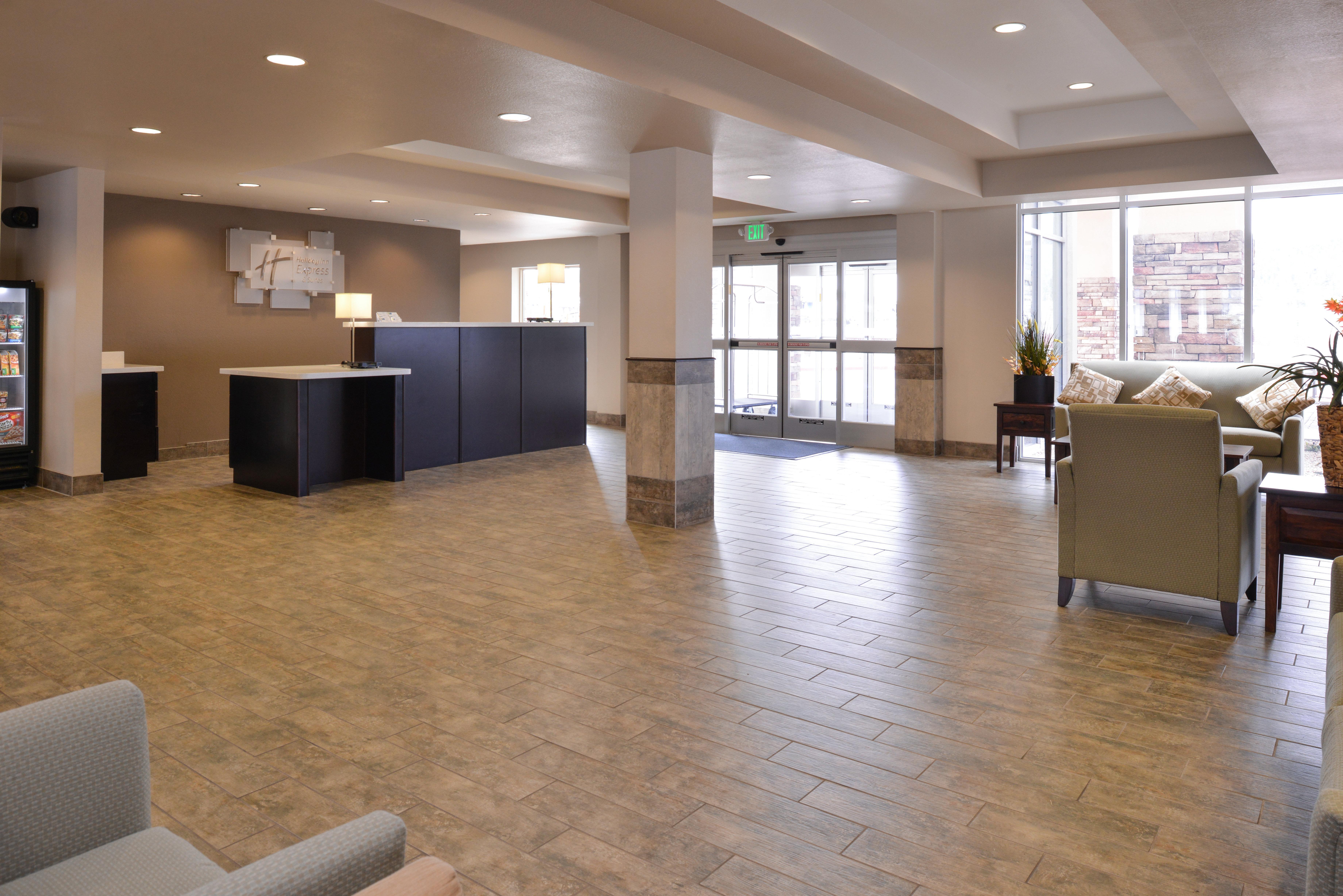 Holiday Inn Express & Suites Williams By Ihg Exterior photo
